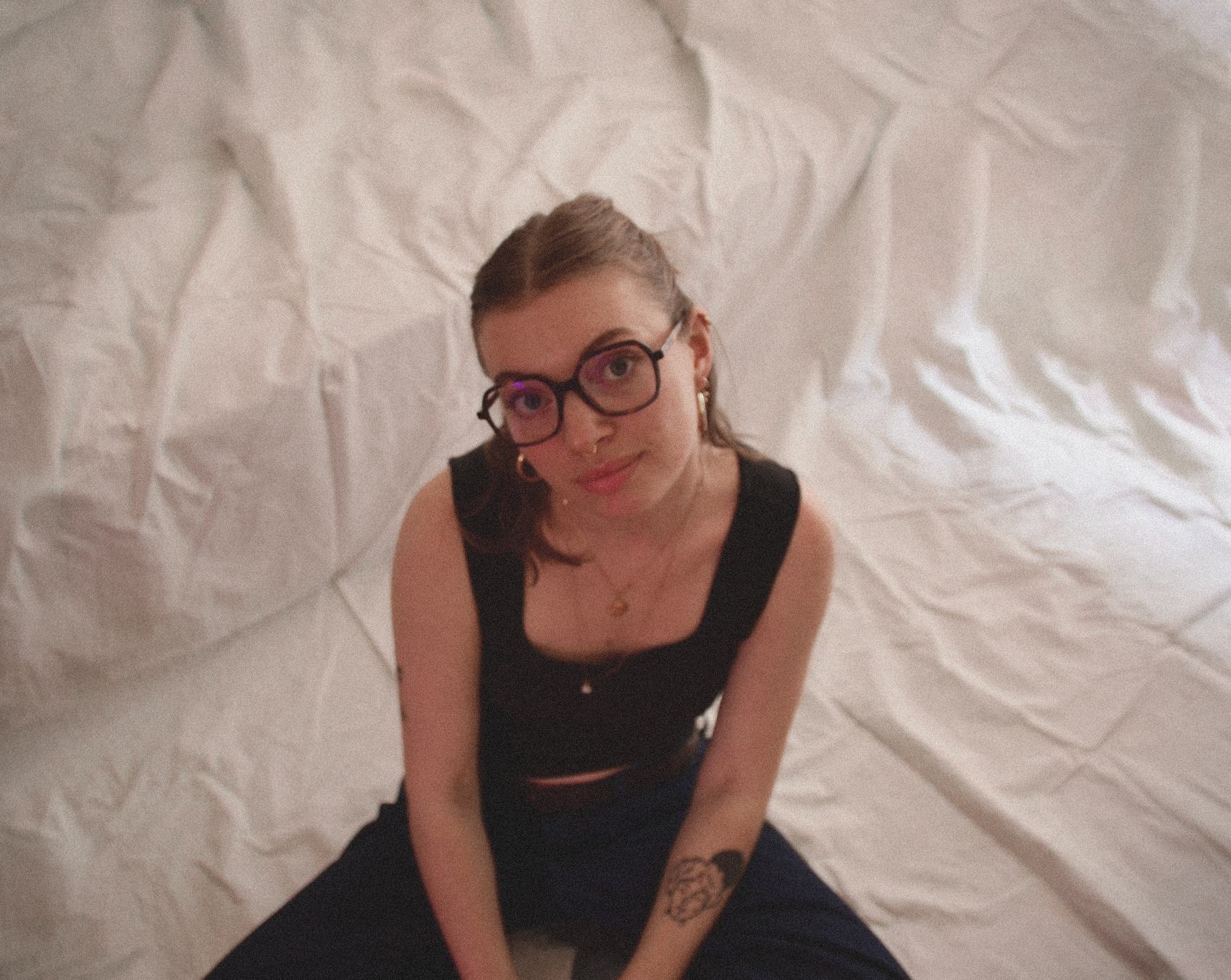 Romane, la graphiste freelance à paris derrière Ro·z Studio.